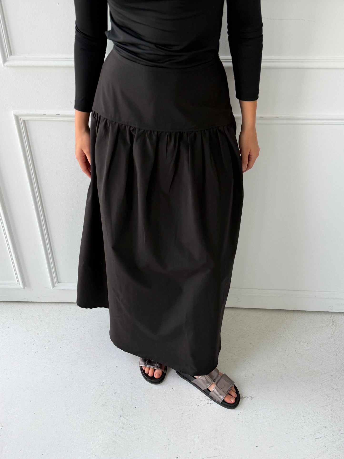 Drop waist skirt-black