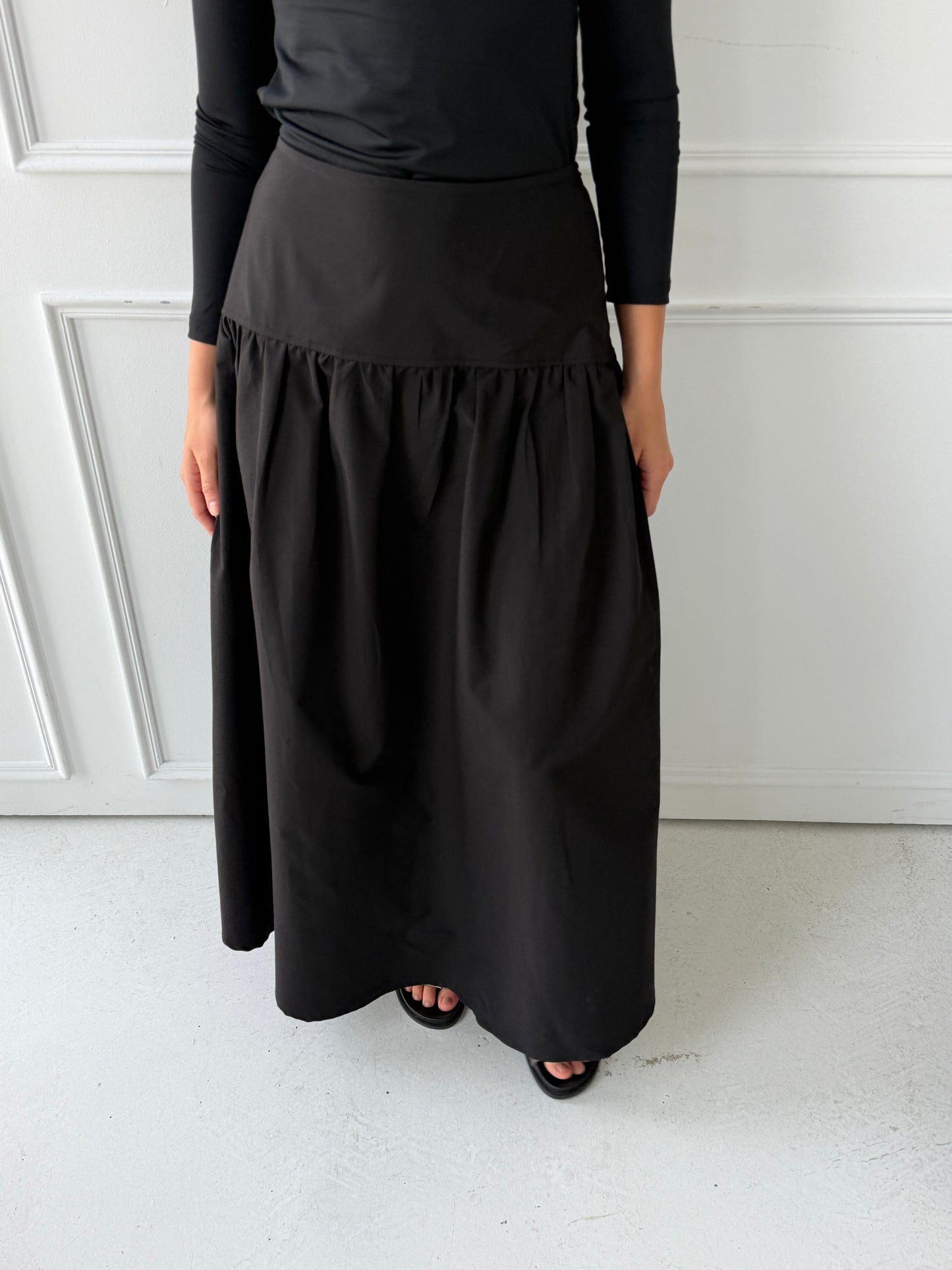 Drop waist skirt-black