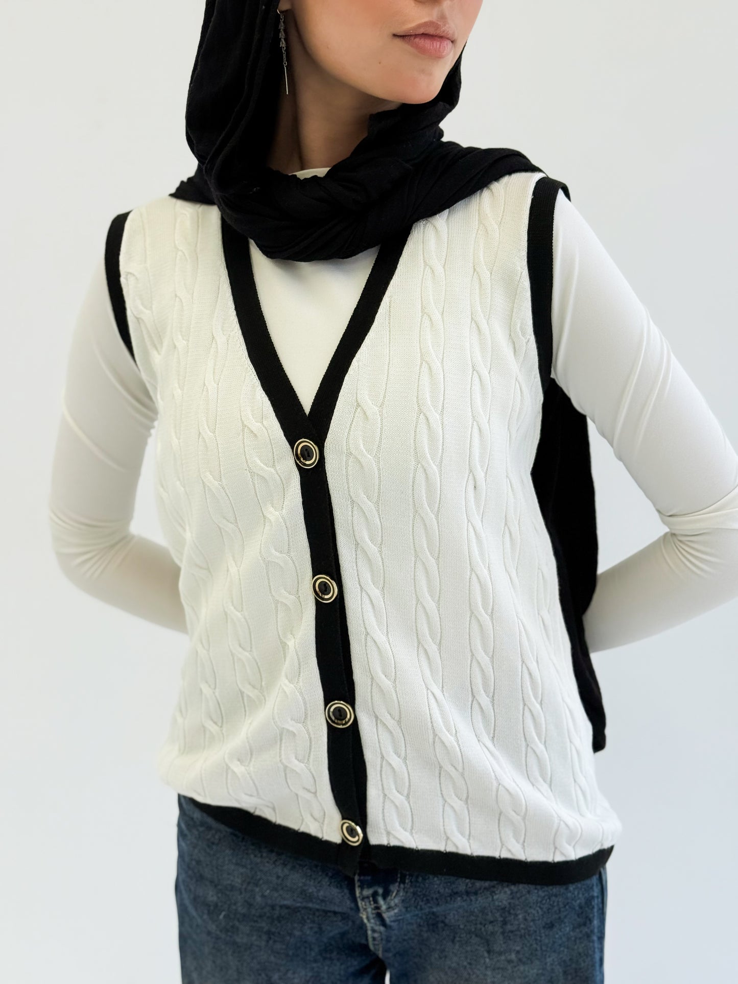 Black& white Knit vest