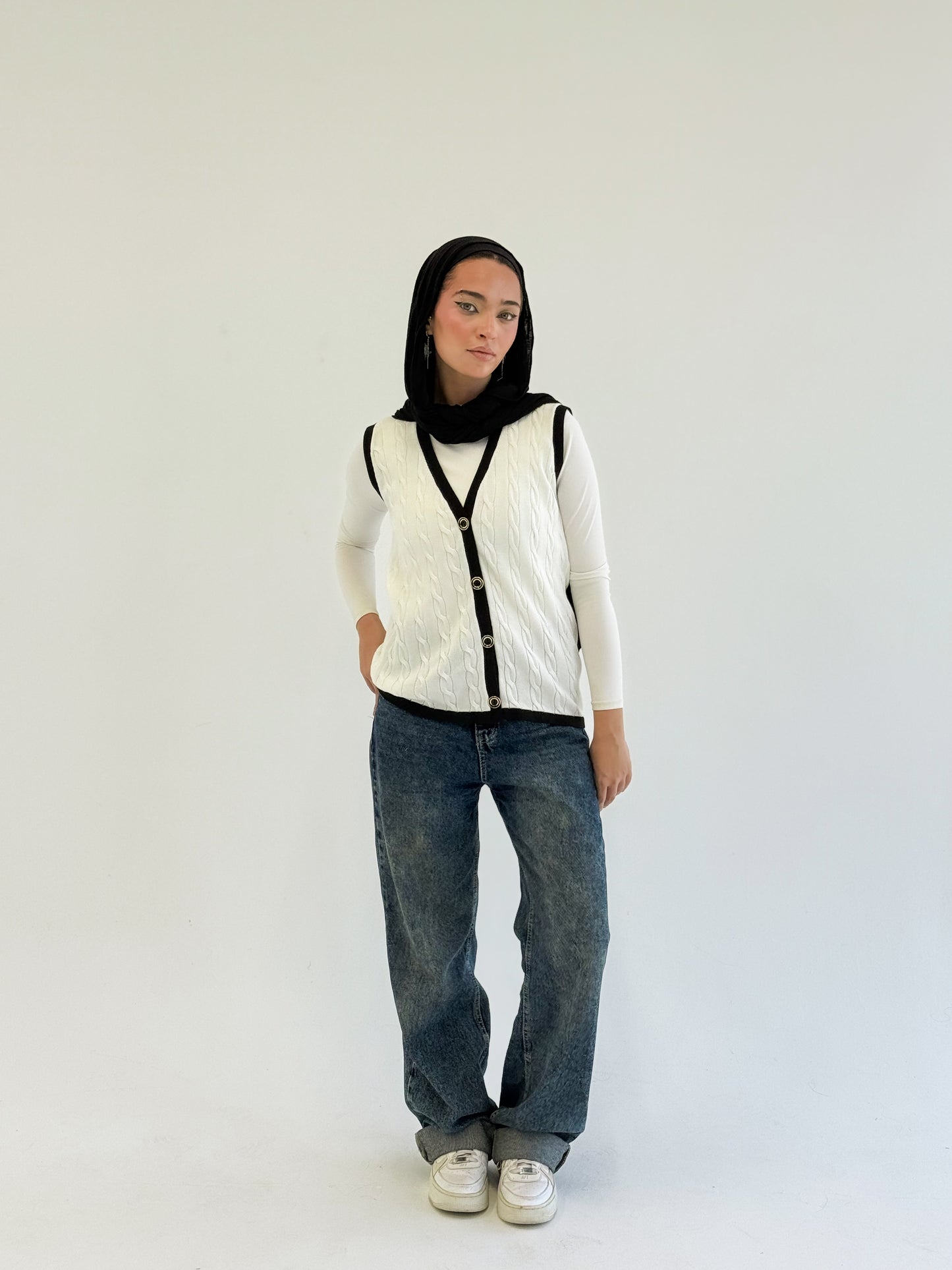 Black& white Knit vest