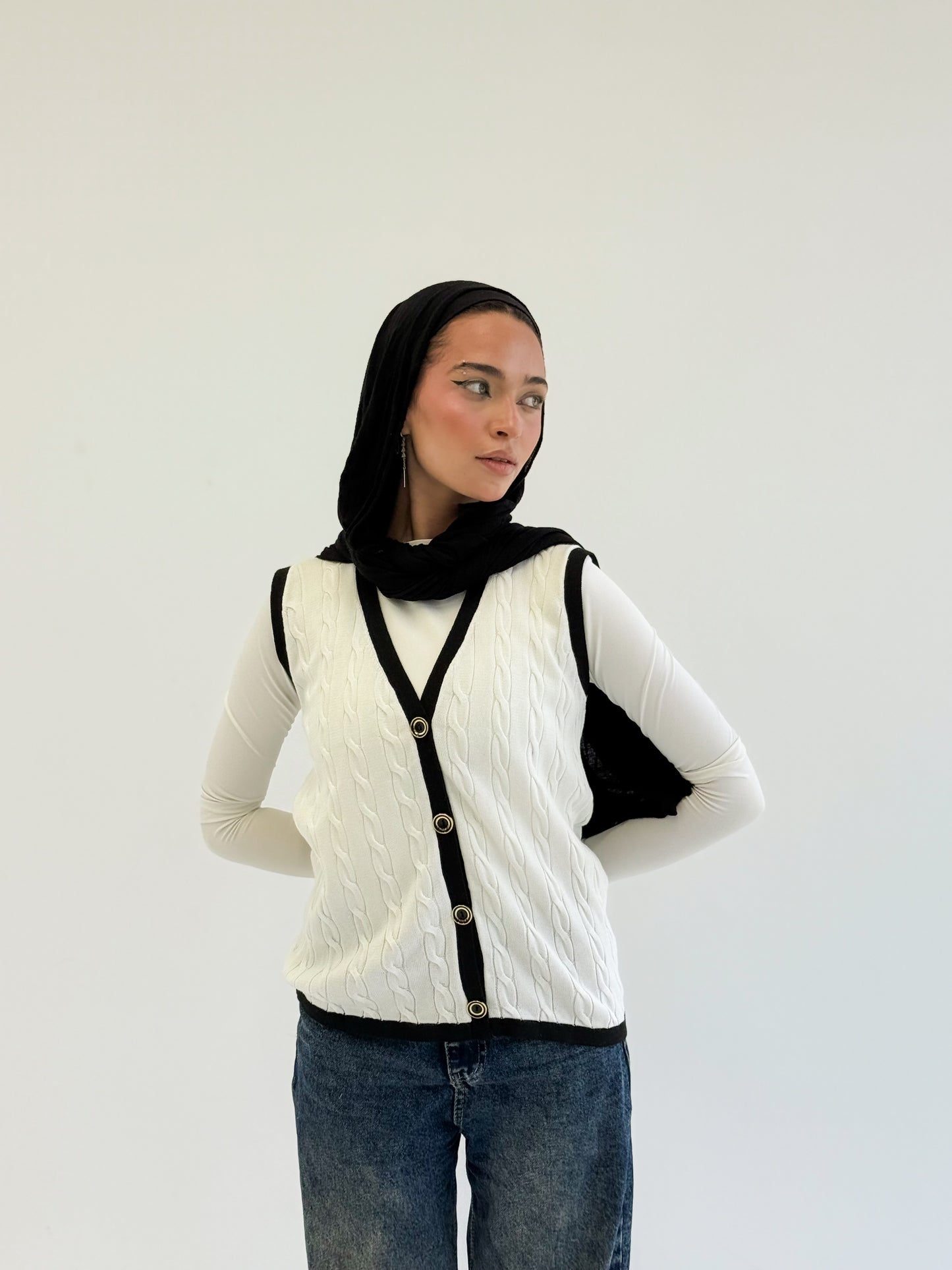 Black& white Knit vest